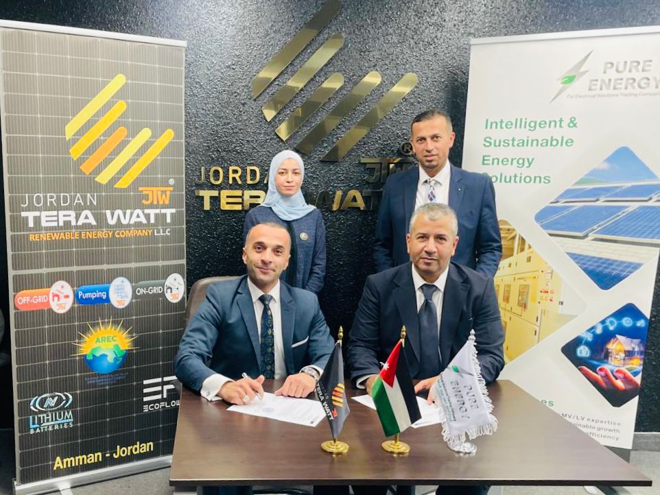 اتفاقية أردنية لتوريد الواح طاقة شمسية في أوغندا بقدرة 40 ميغاواط