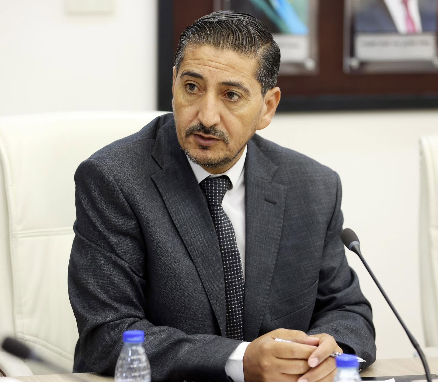 القطاونة: قطع الميكروفون عن النواب يفقد المجلس هيبته ويمنع صوت الشعب