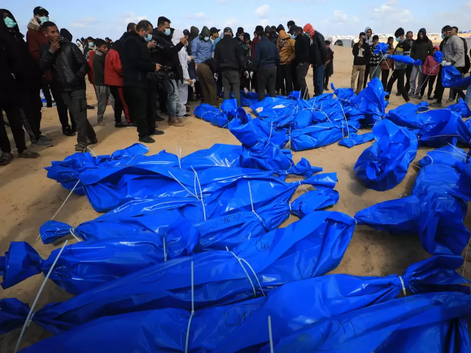"أشلاء وأعضاء بصناديق مغلقة" ..  تفاصيل مروعة حول انتهاك الاحتلال كرامة الشهداء الأسرى بغزَّة  