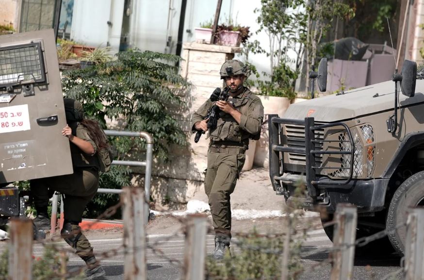 استشهاد فلسطيني إثر اعتداء الاحتلال عليه شمال القدس