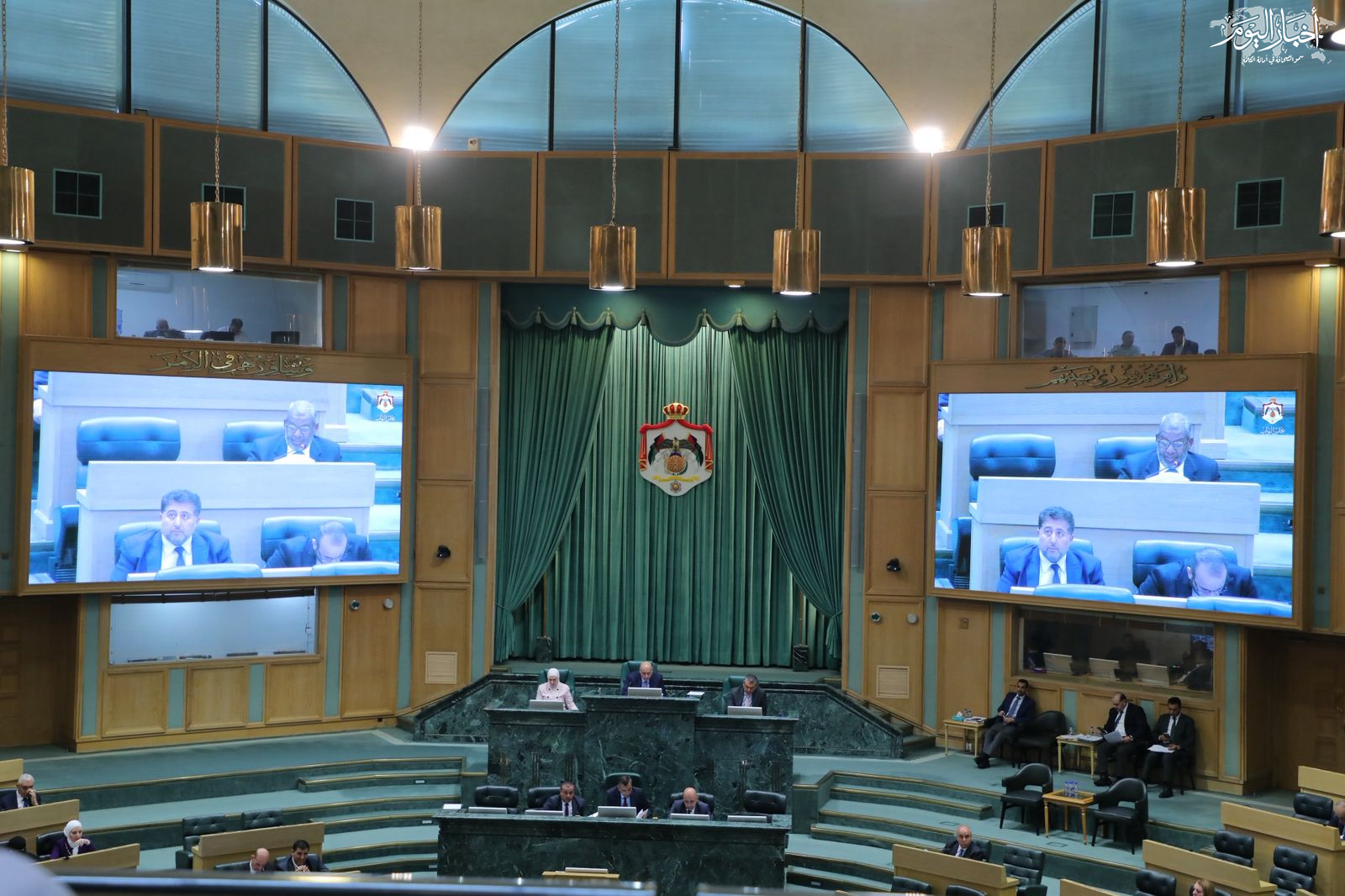 أين باقي النواب؟