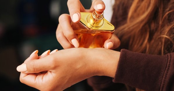 تكديس العطور  ..  أحدث صيحات الجمال لعاشقات الروائح الفريدة
