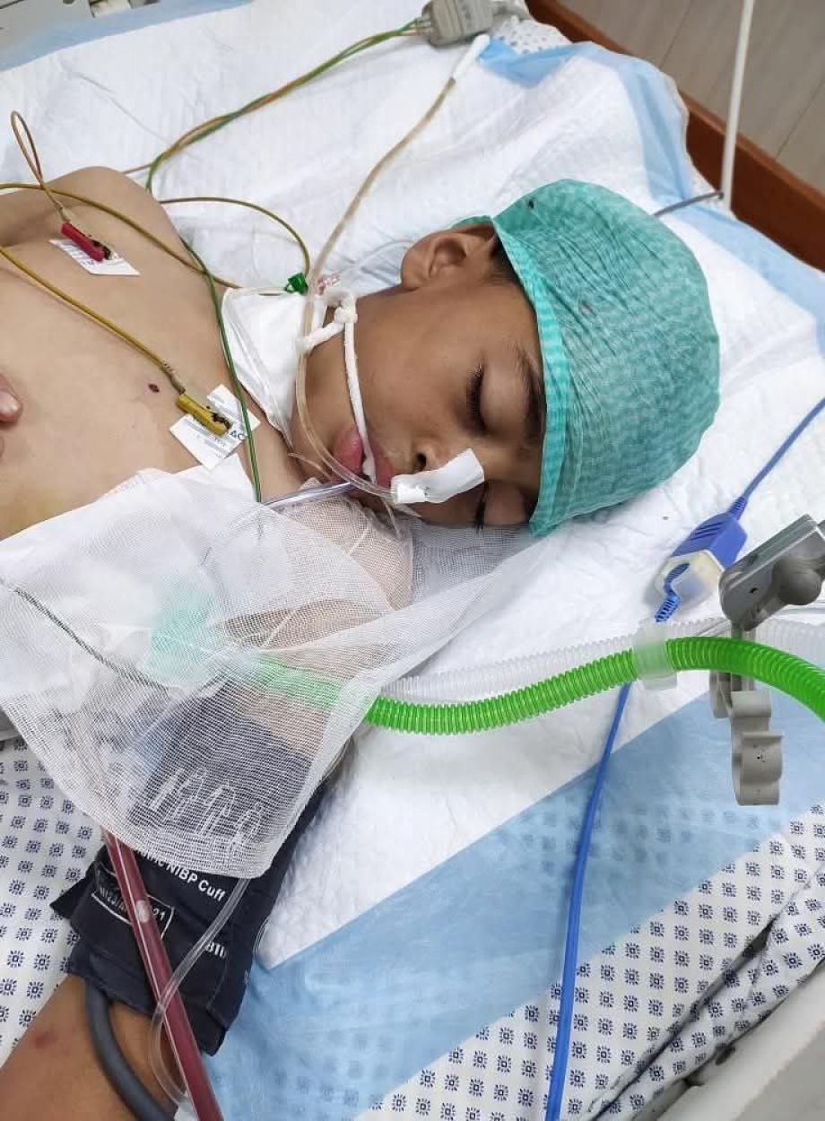 إيهاب يقاوم شظايا الموت في غزَّة  