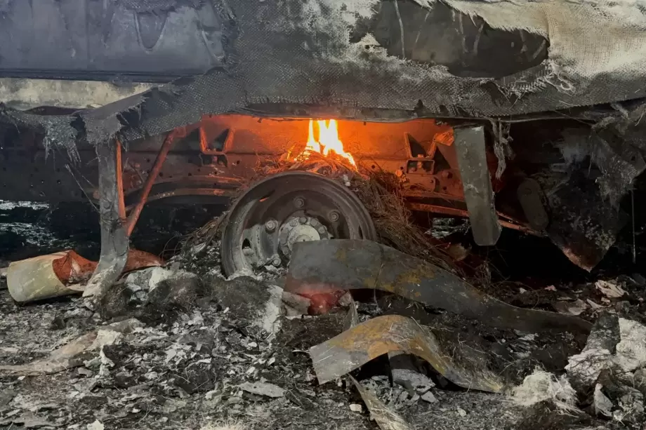 مستوطنون يحرقون منازل وسيارات فلسطينية في قرية سوسيا  