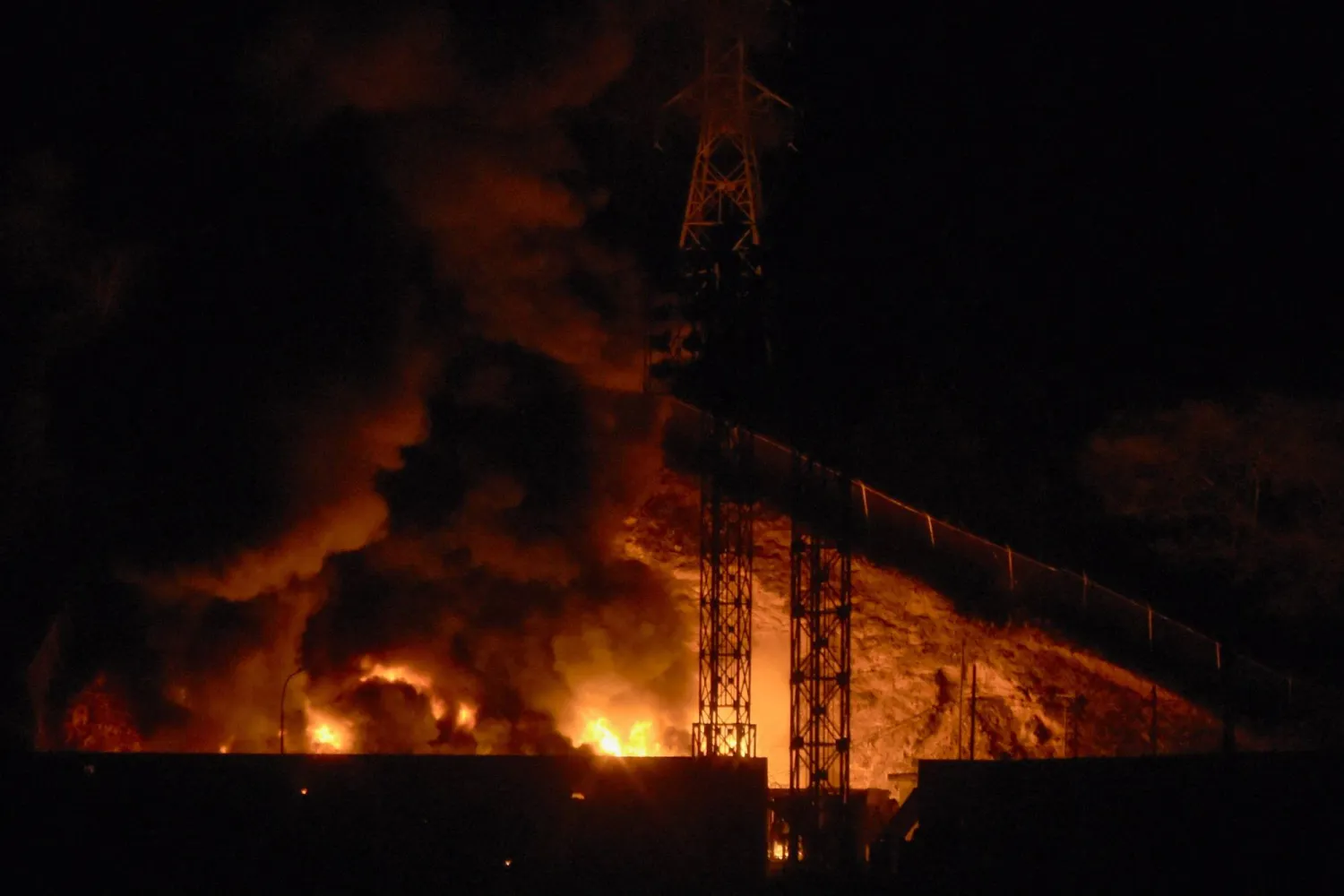 بعد العملية العسكرية الأميركية ..  النفط الفنزويلي إلى أين؟