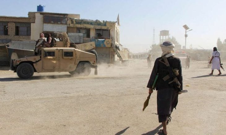 أفغانستان وباكستان تتفقان على حل شامل بعد أسابيع من القتال العابر للحدود