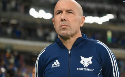 مدرب الهلال السابق يستقيل حفاظا على صحته النفسية