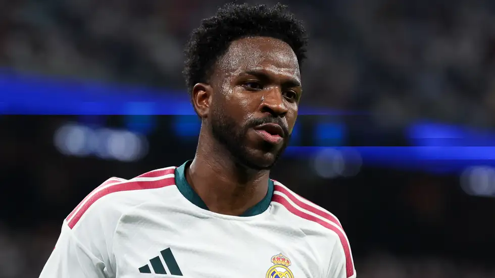 مشاركته مستحيلة ..  فينيسيوس خارج حسابات ريال مدريد في الكلاسيكو