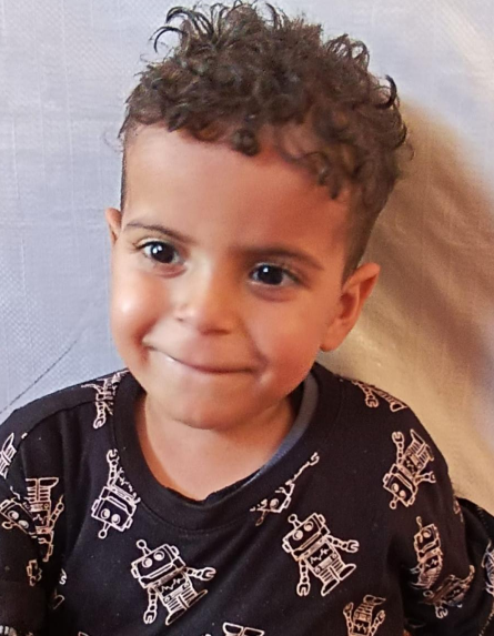 طفل بلا علاج ..  متلازمة "بارتر" تحاصر أحمد أبو عبيد وعائلته