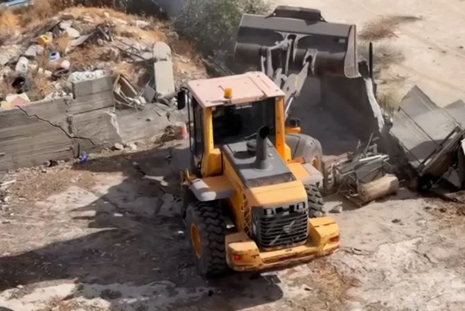 القدس: الاحتلال يهدم في عناتا ويمنع وقفة ضد إغلاق مدارس أونروا