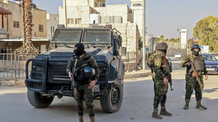 السلطة تُصعّد حملة الاعتقالات ضد النشطاء والمعارضين في الضفة الغربية 