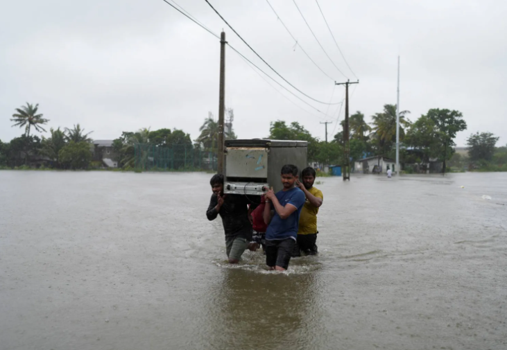 مقتل 123 وتهجير عشرات الآلاف جراء الفيضانات وانهيارات التربة في سريلانكا