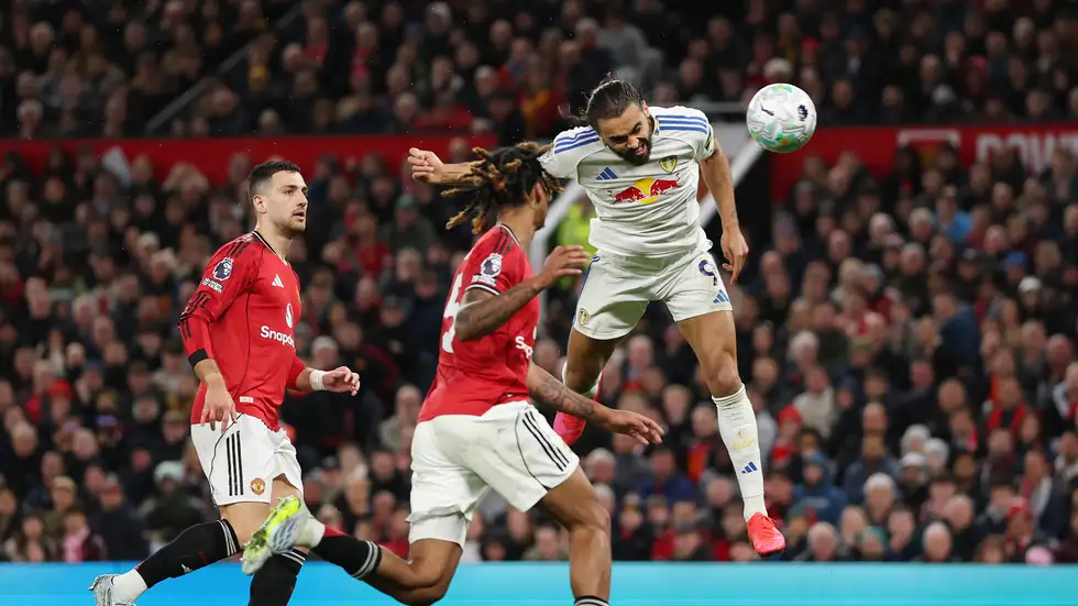 بلكمة سويسرية ..  سقوط محرج لمانشستر يونايتد على أولد ترافورد