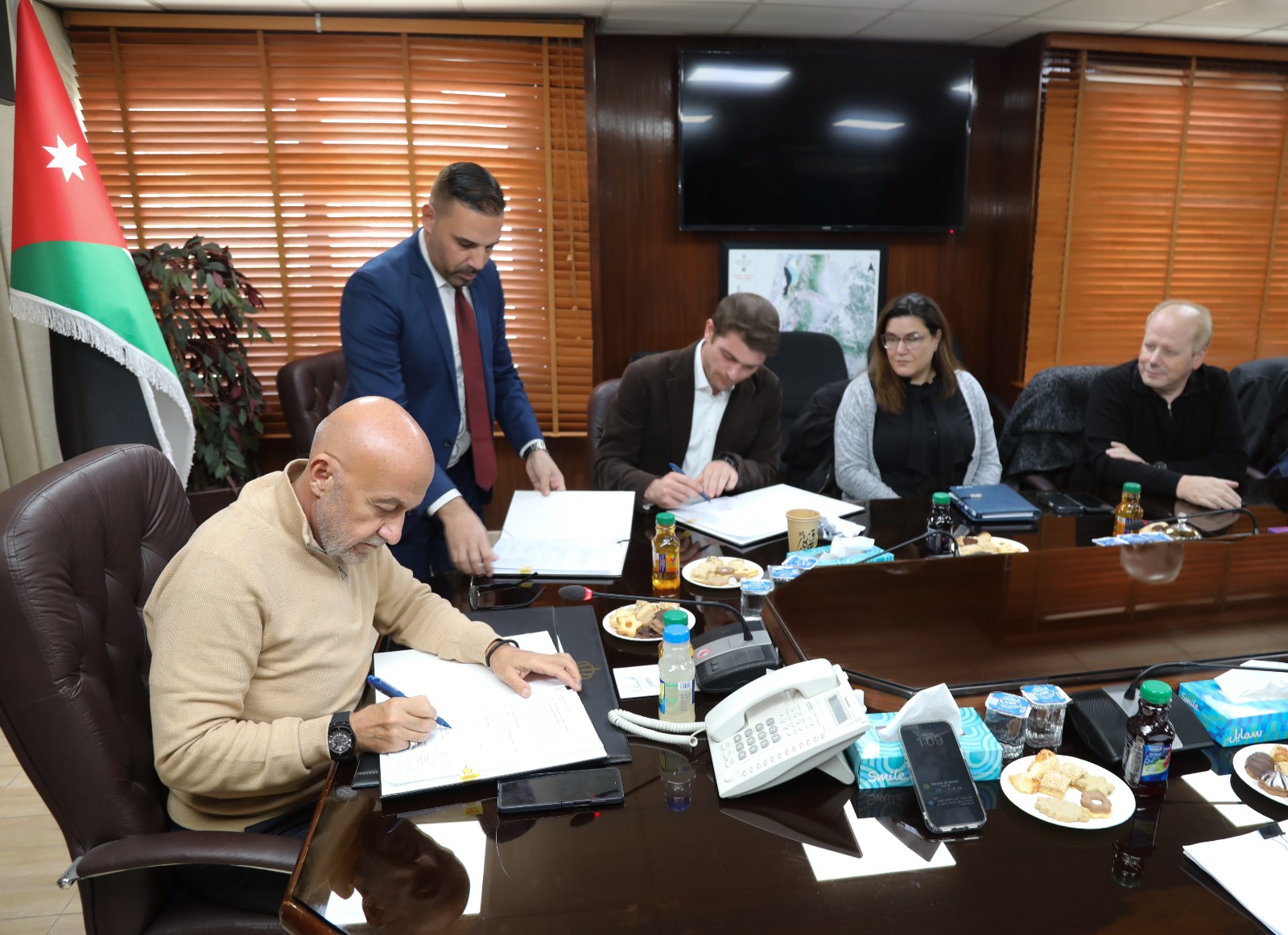 المياه توقع اتفاقية دراسات مشروع التخلص من المخلفات الحيوية في محطة السمرا بقيمة 2,8 مليون يورو 