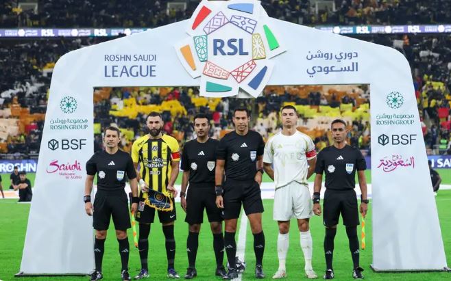 مفاجأة ..  صافرة سعودية تدير كلاسيكو النصر والاتحاد