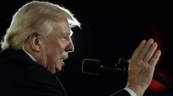 ترامب: سنطلق النار بشكل أقوى إذا لم تلتزم طهران بالاتفاق