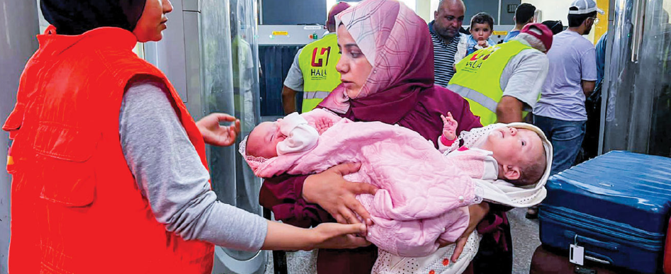 "غالبيتهم من النّساء والأطفال" ..  الاحتلال يرتكب مجزرة دامية عقب استهدافه عيادةً في جباليا 