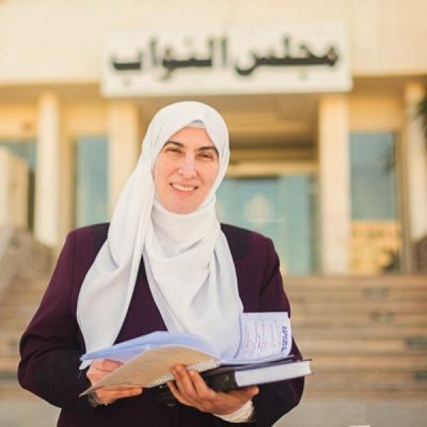  النائب طهبوب:  كم شابًّا وفتاةً أردنية يبحثون عن عمل ولا يجدونه أو يعملون بعمل أقل بكثير من احتياجهم ومؤهلاتهم؟