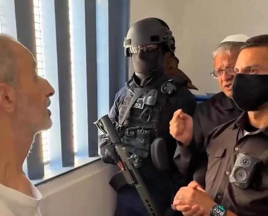 بن غفير يقتحم زنزانة الأسير حسن سلامة ويتوعد بإعدام الأسرى الفلسطينيين 