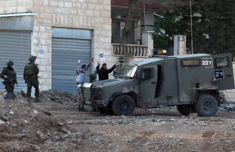 نادي الأسير: الاحتلال الإسرائيلي يعتقل مئات الفلسطينيين أسبوعيا بالضفة