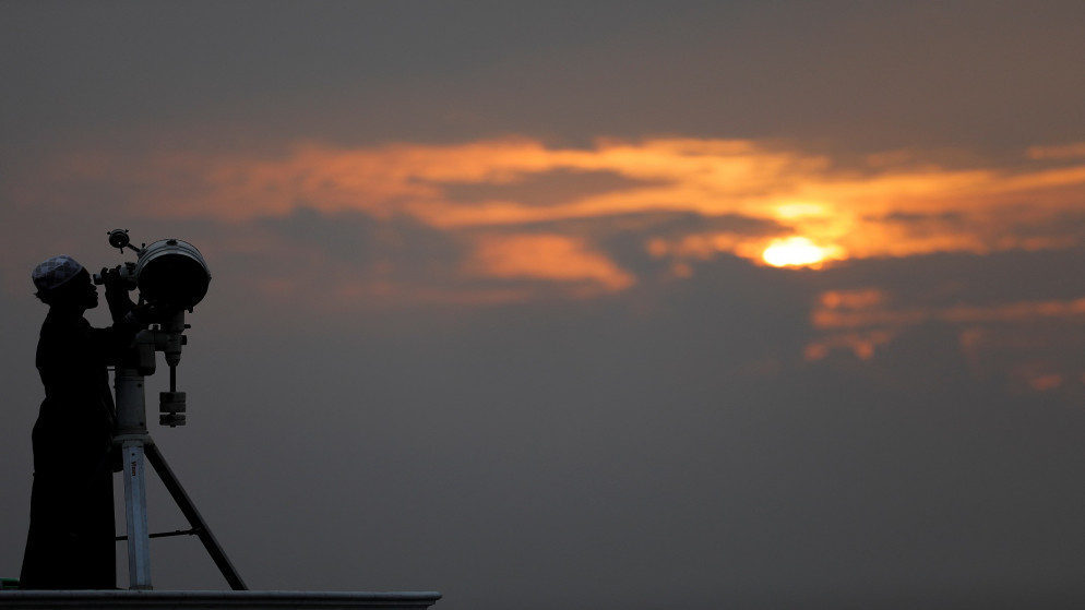 الجمعية الفلكية الأردنية: رصدنا سابقا أهلّة أصعب من معطيات هلال شوال الحالي 