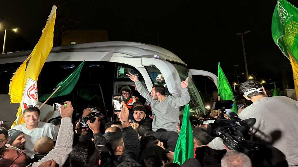 سلطات الاحتلال الإسرائيلي تفرج عن 30 أسيرا فلسطينيا