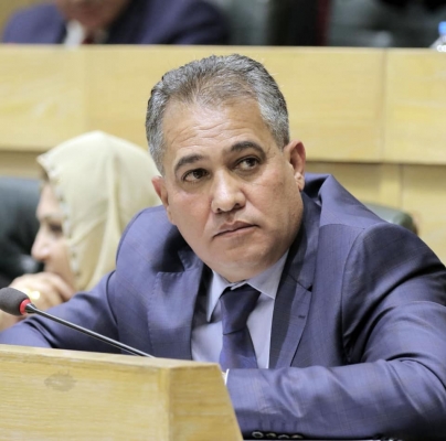 الهميسات: هل يتقاضى مسجونون ومسافرون رواتب من بلدية الزرقاء؟ ومن يحمي من؟!