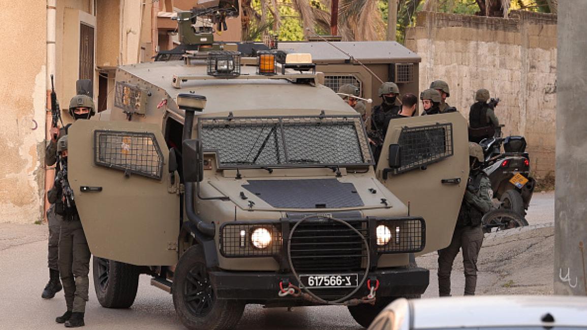 اندلاع مواجــهات بين الشبان وقوات الاحتلال خلال اقتحامها لبلدة ترمسعيا، شمال شرق رام الله.