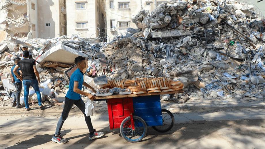 تحت وطأة الإبادة ..  عمال غزة بين فقد الدخل وارتفاع تكاليف المعيشة