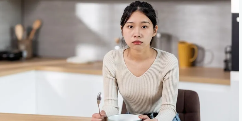 بعد الاستيقاظ صباحا ..  كشف أسباب الشعور بالجوع المفاجئ