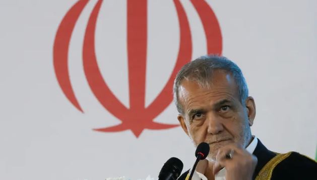 الرئيس الإيراني: سندافع عن حقنا النووي ولن نرضخ للضغوط