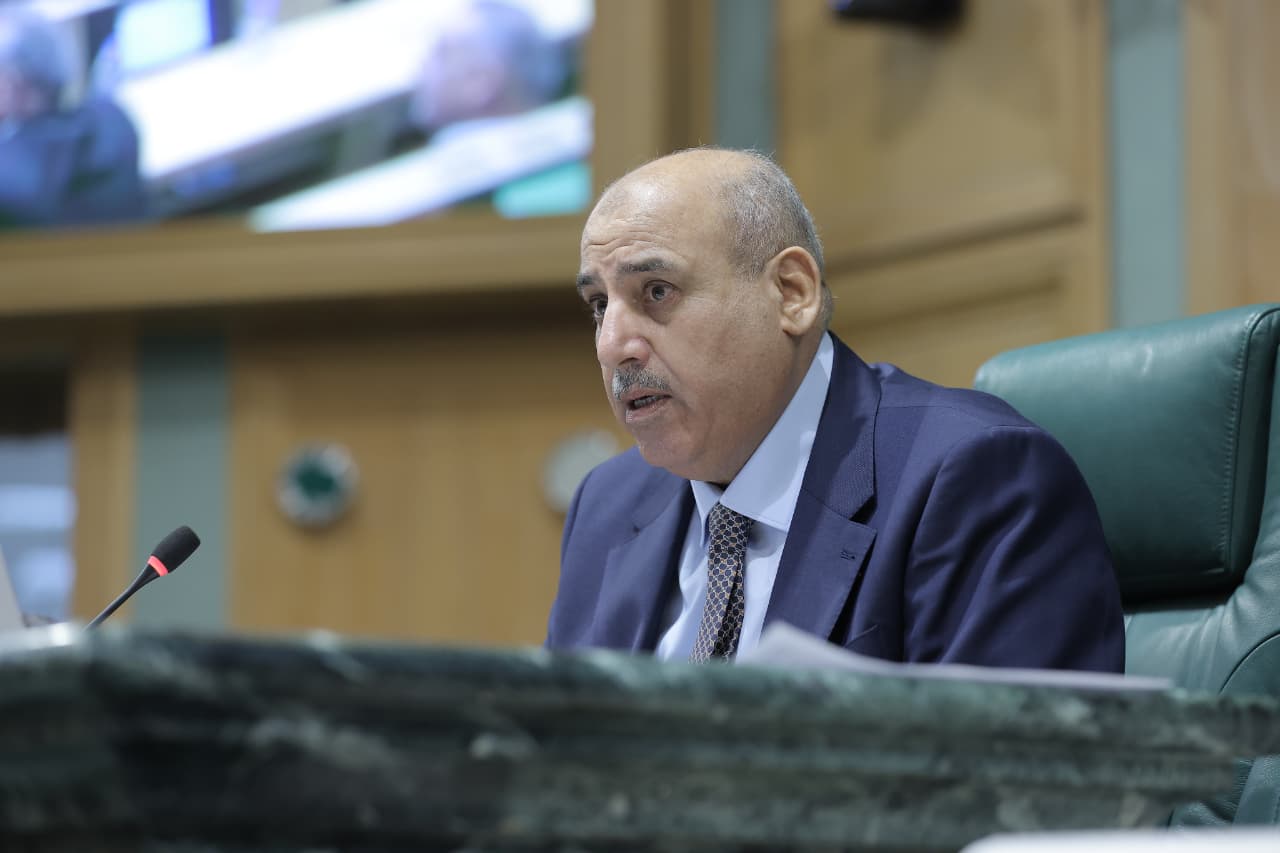 القاضي وأعضاء المكتب الدائم يعتذرون عن استقبال التهاني