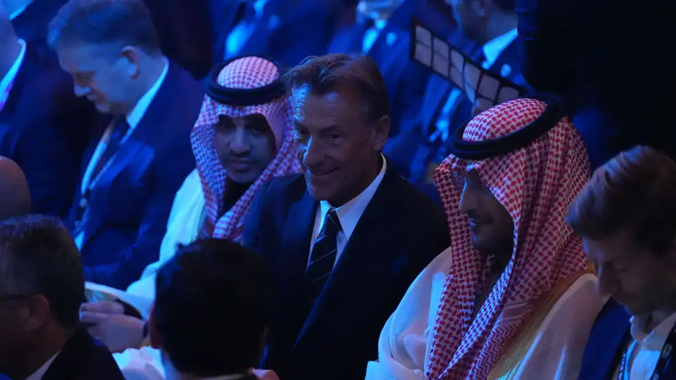 خالد العطوي يكشف موقفه من العمل مع رينارد في المونديال