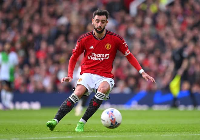 الهلال يضع نجم أستون فيلا بديلاً لبرونو فيرنانديز