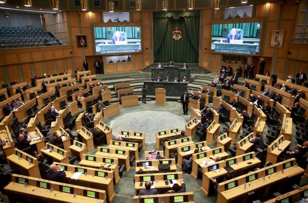 سيدتان تغيبان عن جلسة النواب الافتتاحية