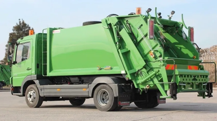 ألقيت بـ"الخطأ" في حاوية قمامة ..  استعادة 19 إلف دينار قبل طحنها في كابسة نفايات