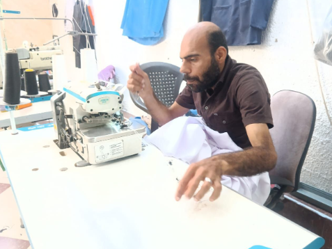 "اقتصاد الصمود" ..  "بقايا مشاريع" تكافح للبقاء في غزة  