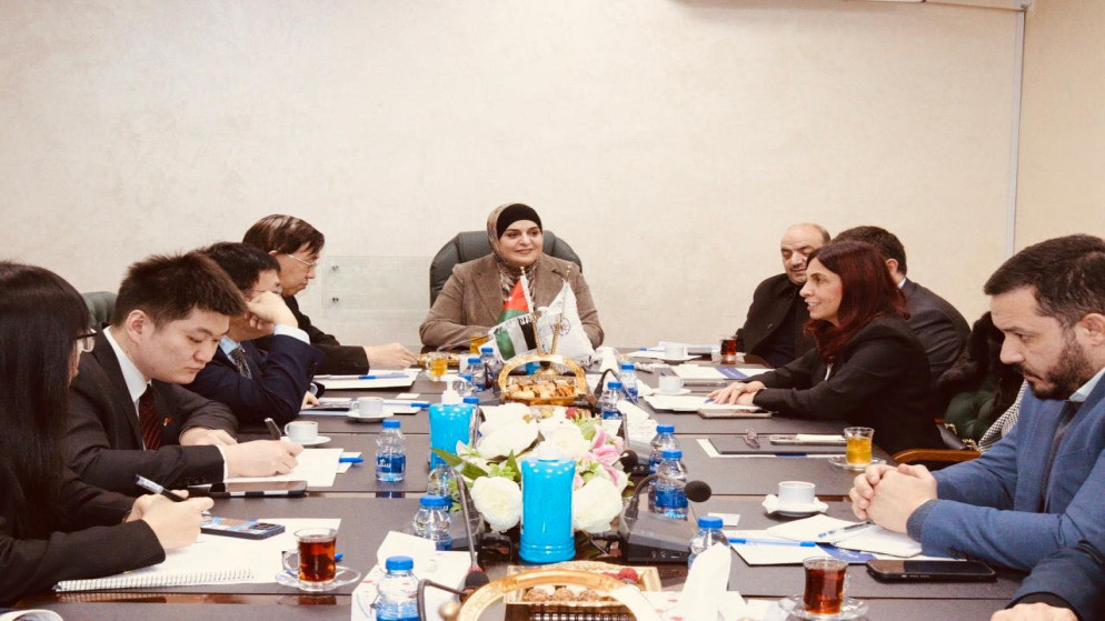 الأردن والصين يبحثان تنفيذ مبادرات لإرسال مساعدات طبية وغذائية لغزة
