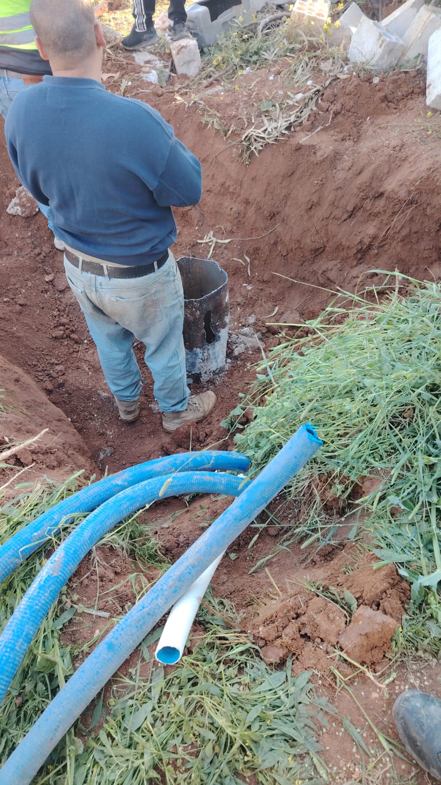 ضبط وردم بئر مخالف في الرمثا يبيع المياه