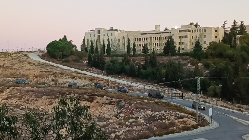 لجنة فلسطين في الأعيان تستنكر بشدة اقتحام الاحتلال الإسرائيلي جامعة بيرزيت