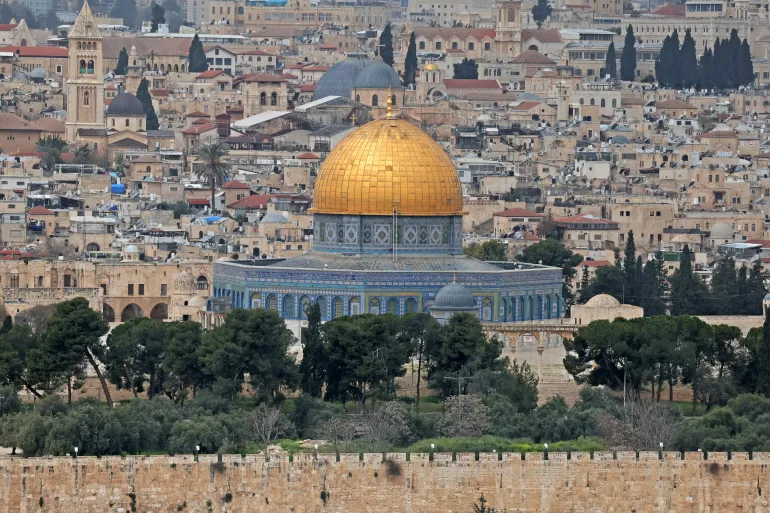 بعد 40 يوما من الإغلاق ..  إعادة فتح المسجد الأقصى أمام المصلين