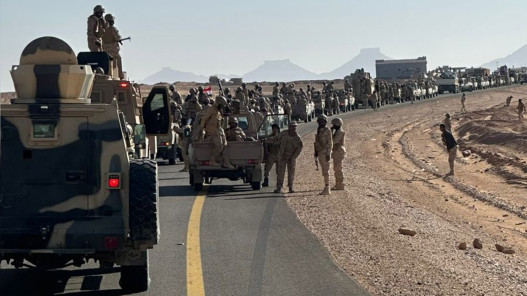 الحكومة اليمنية تطلق عملية عسكرية لاستعادة مواقع "الانتقالي" وسط تأهّب