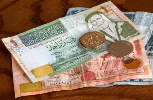 6 دنانير و70 قرشاً للمتقاعدين ..  هل أصبحت "الزيادة" مجرد رقم بلا أثر؟