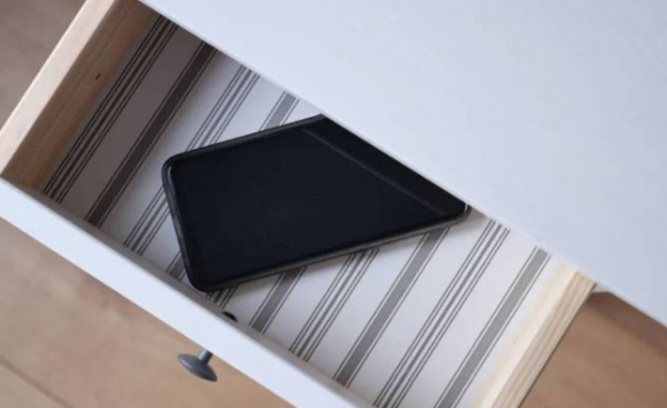 هاتفك القديم في الدرج  ..  قنبلة صامتة بين يديك