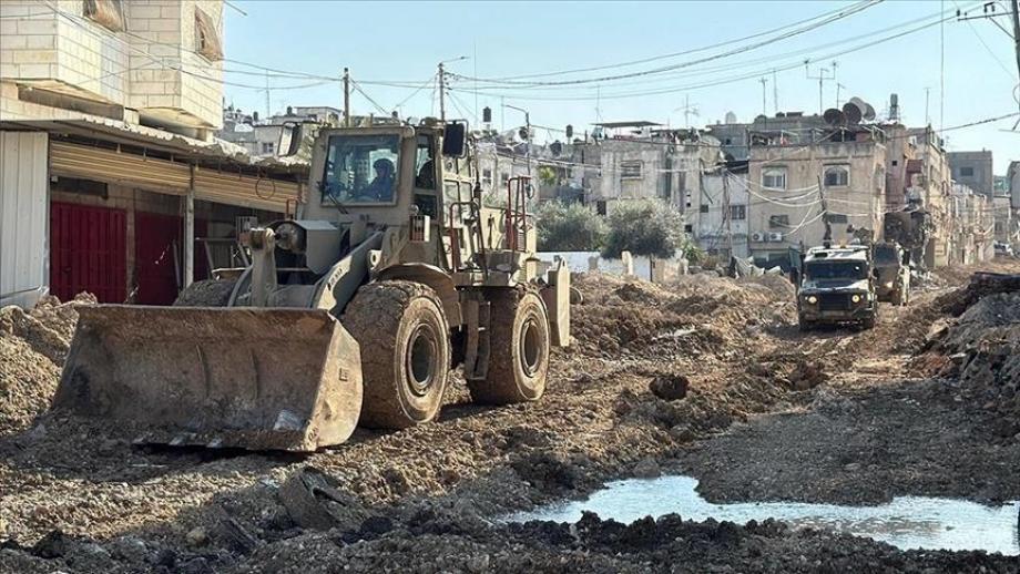 الاحتلال يواصل هدم منازل المواطنين في مخيم نور شمس