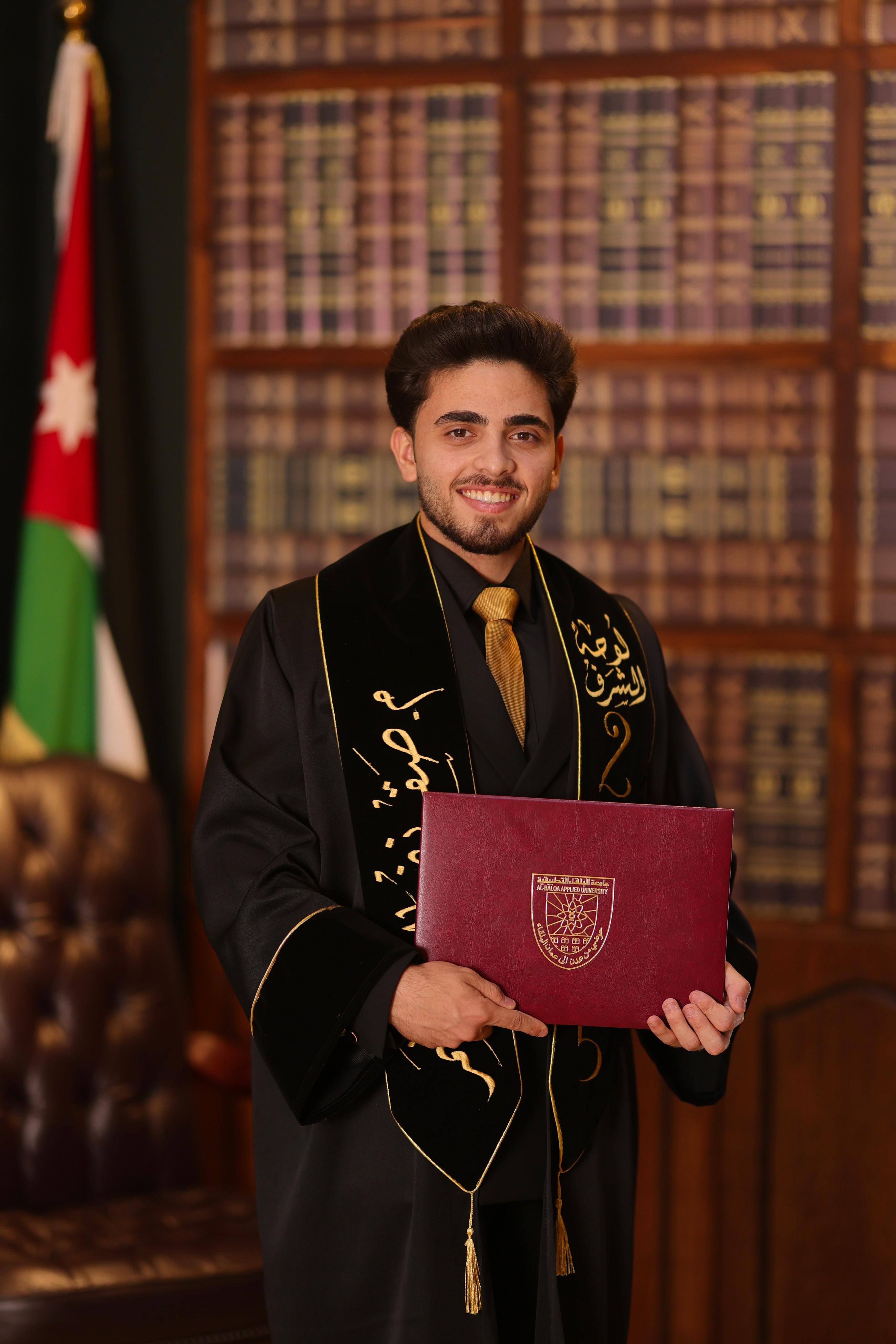  صقر نضال أبو قمر  .. مبارك التخرج