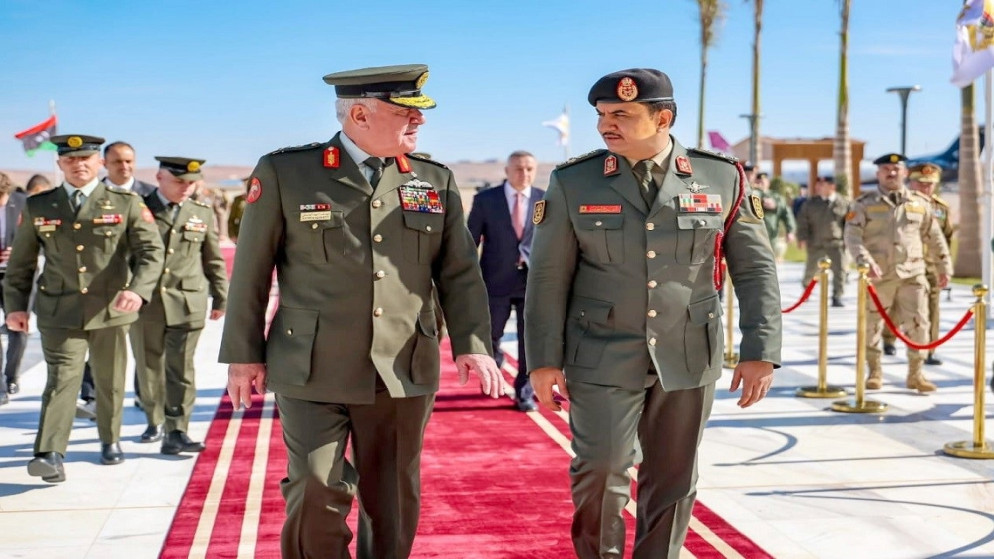 اللواء الركن الحنيطي يلتقي القائد العام للقوات المسلحة العربية الليبية