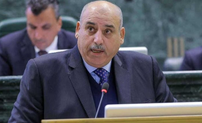 النواب يتمسكون بمكاتبهم السابقة ..  هل ينجح "القاضي" في إنهاء معركة الطوابق ؟