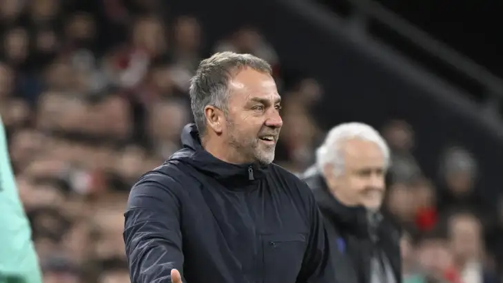 فليك: يامال لم يقدم أفضل مبارياته ..  وأجريت تبديلًا اضطراريًا