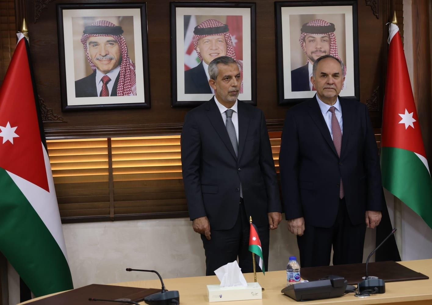 (١٨) محاميا يؤدون اليمين القانونية أمام وزير العدل